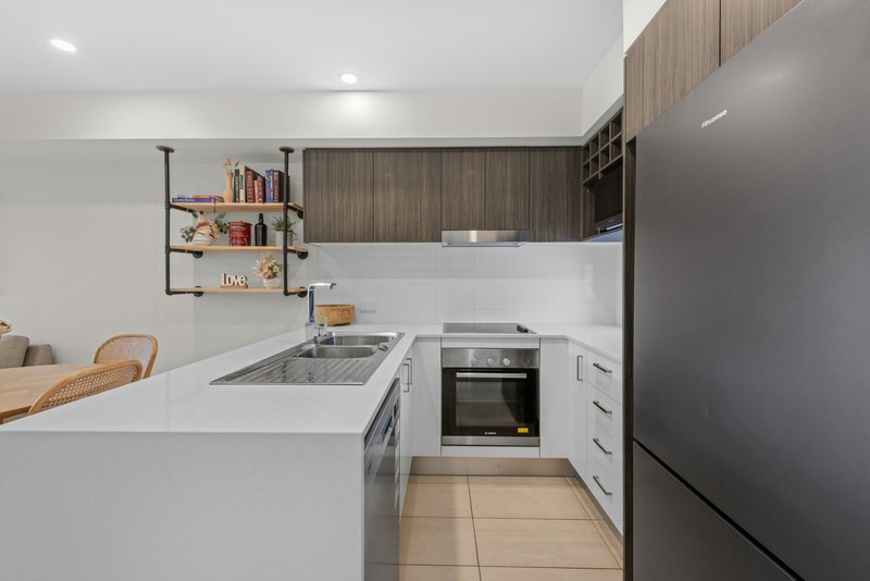 Photo - 2/18 Hedley Avenue, Nundah QLD 4012 - Image 6