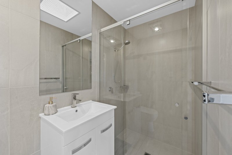 Photo - 2/18 Hedley Avenue, Nundah QLD 4012 - Image 9