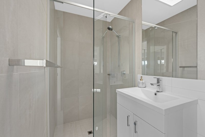 Photo - 2/18 Hedley Avenue, Nundah QLD 4012 - Image 11