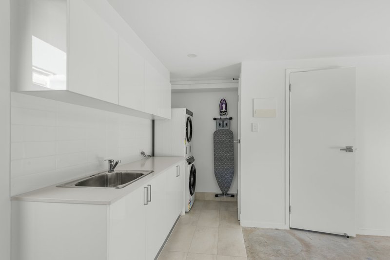 Photo - 2/18 Hedley Avenue, Nundah QLD 4012 - Image 12