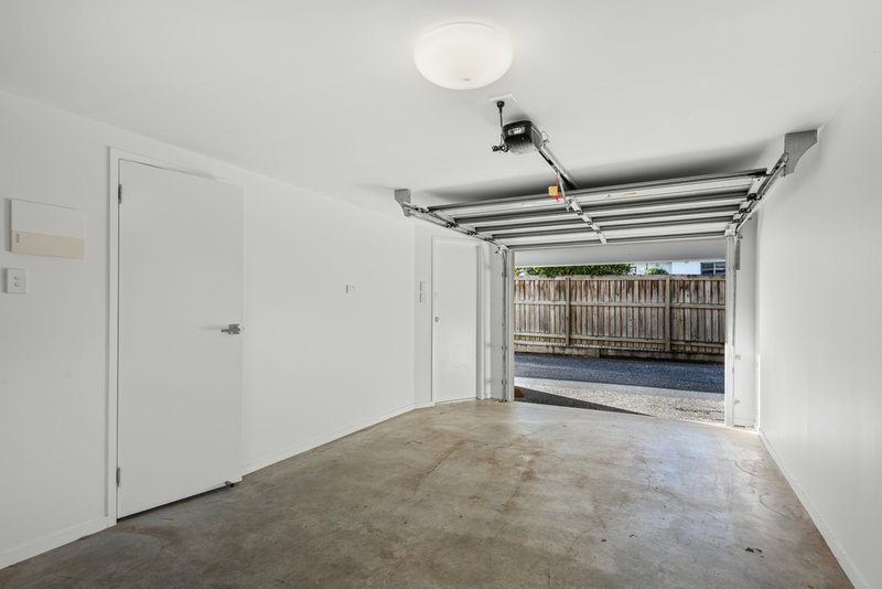 Photo - 2/18 Hedley Avenue, Nundah QLD 4012 - Image 13