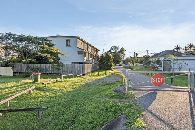 Photo - 2/18 Hedley Avenue, Nundah QLD 4012 - Image 17