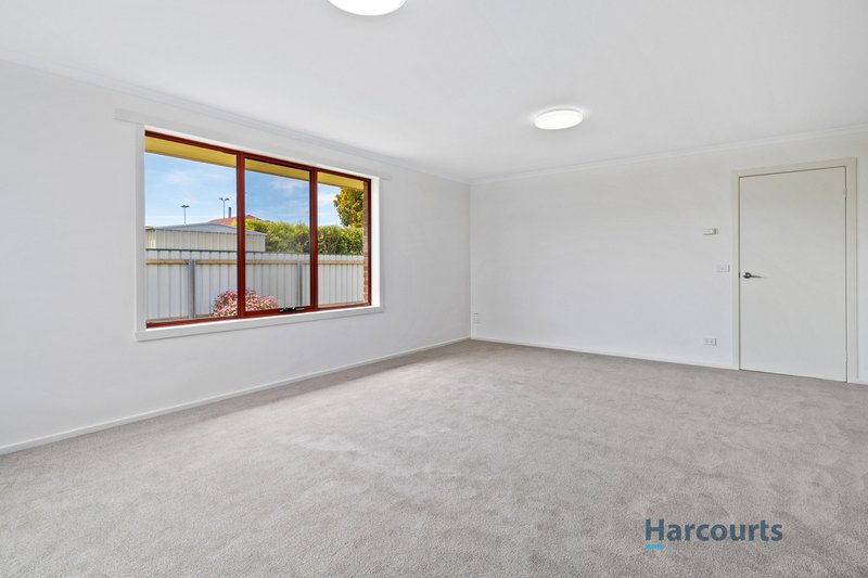 Photo - 2/18 Hobbs Parade, West Ulverstone TAS 7315 - Image 6