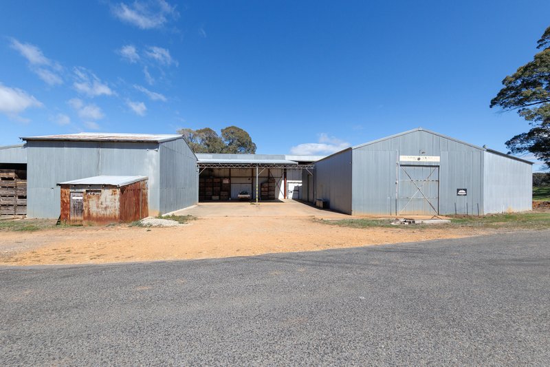 Photo - 218 Hurdle Flat Road, Beechworth VIC 3747 - Image 3