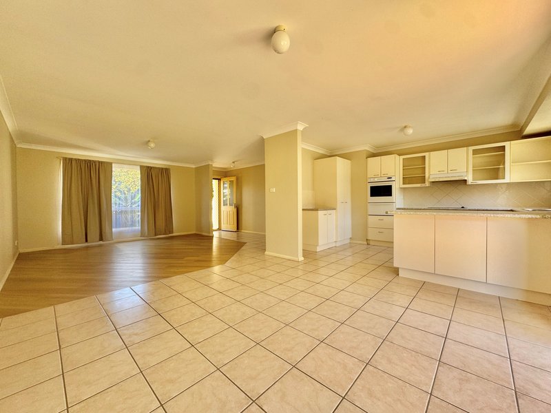 Photo - 2/18 Ivy Crescent, Old Bar NSW 2430 - Image 5