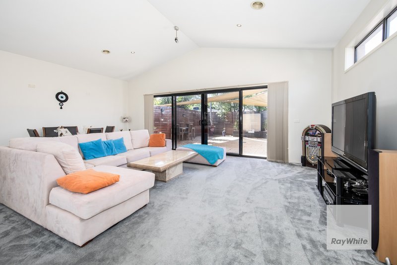 Photo - 2/18 Jade Way, Hillside VIC 3037 - Image 6