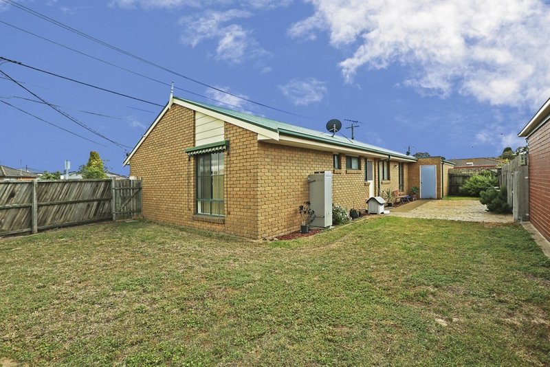 Photo - 2/18 Jasmine Street, Bell Park VIC 3215 - Image 6