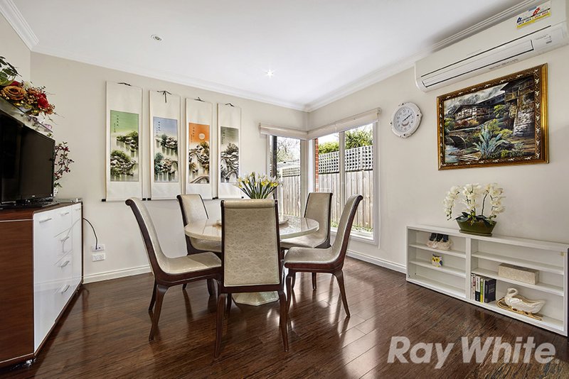 Photo - 2/18 Kurrajong Avenue, Glen Waverley VIC 3150 - Image 3