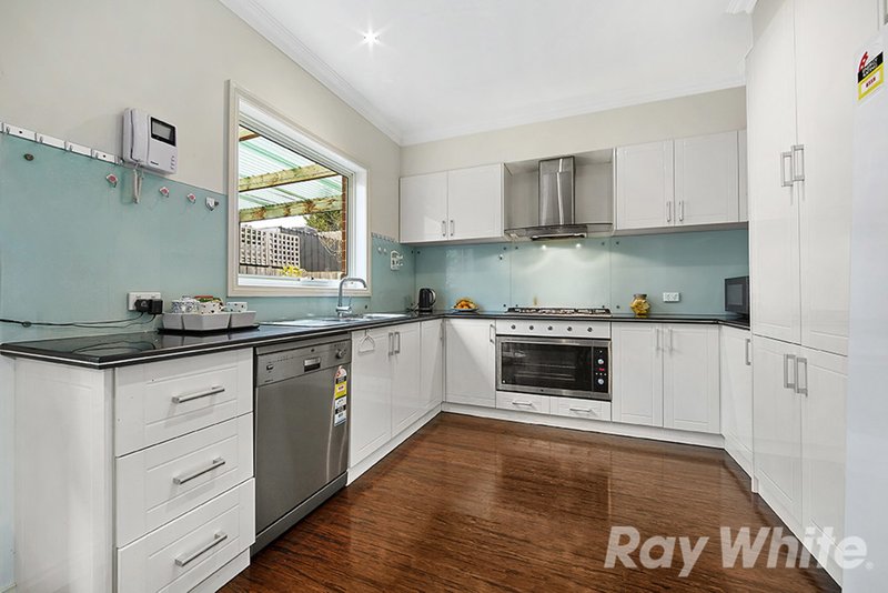 Photo - 2/18 Kurrajong Avenue, Glen Waverley VIC 3150 - Image 4