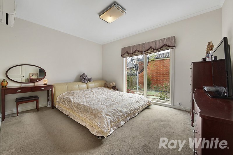 Photo - 2/18 Kurrajong Avenue, Glen Waverley VIC 3150 - Image 5