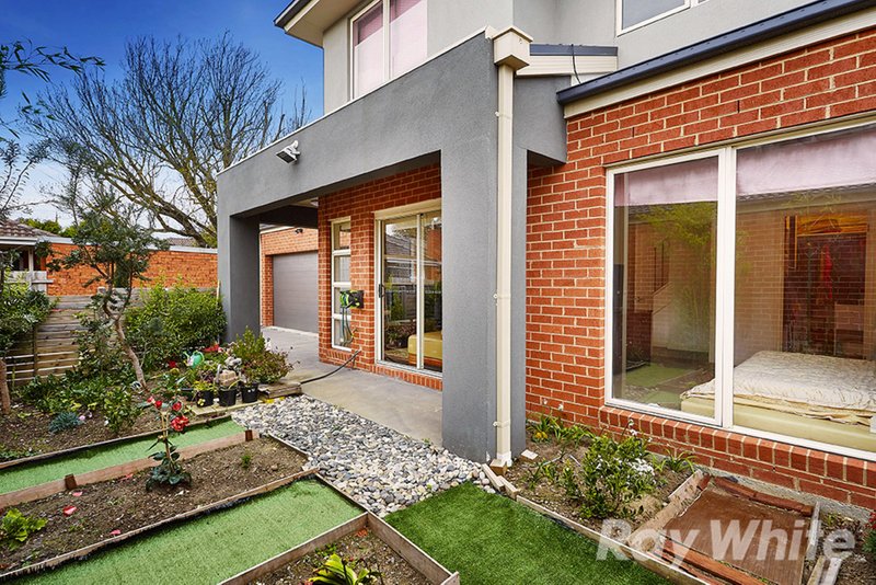 Photo - 2/18 Kurrajong Avenue, Glen Waverley VIC 3150 - Image 9