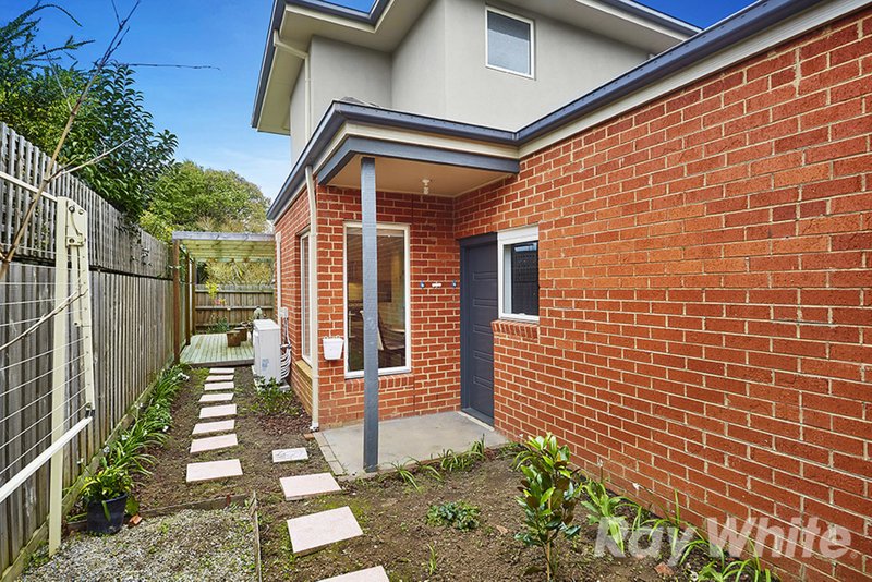 Photo - 2/18 Kurrajong Avenue, Glen Waverley VIC 3150 - Image 10