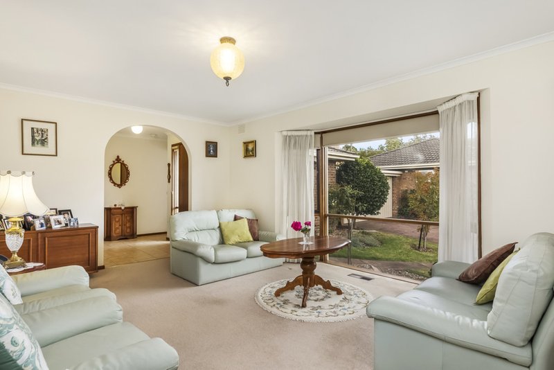 Photo - 2/18 Morshead Avenue, Mount Waverley VIC 3149 - Image 4