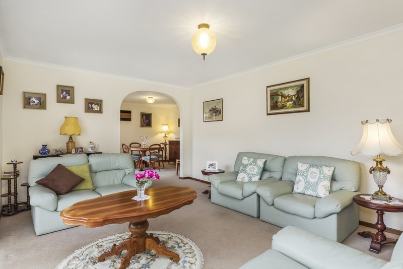 Photo - 2/18 Morshead Avenue, Mount Waverley VIC 3149 - Image 5