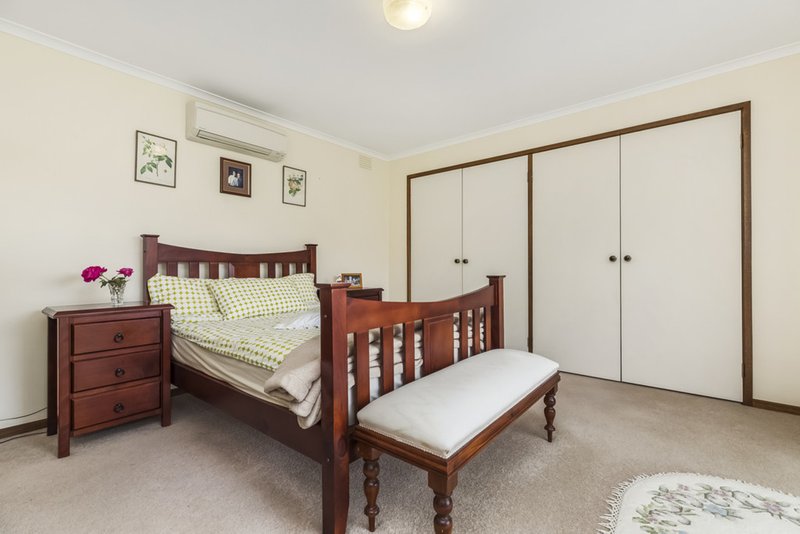 Photo - 2/18 Morshead Avenue, Mount Waverley VIC 3149 - Image 7