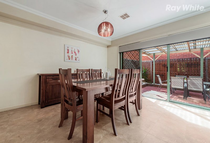 Photo - 2/18 Old Plenty Road, South Morang VIC 3752 - Image 6