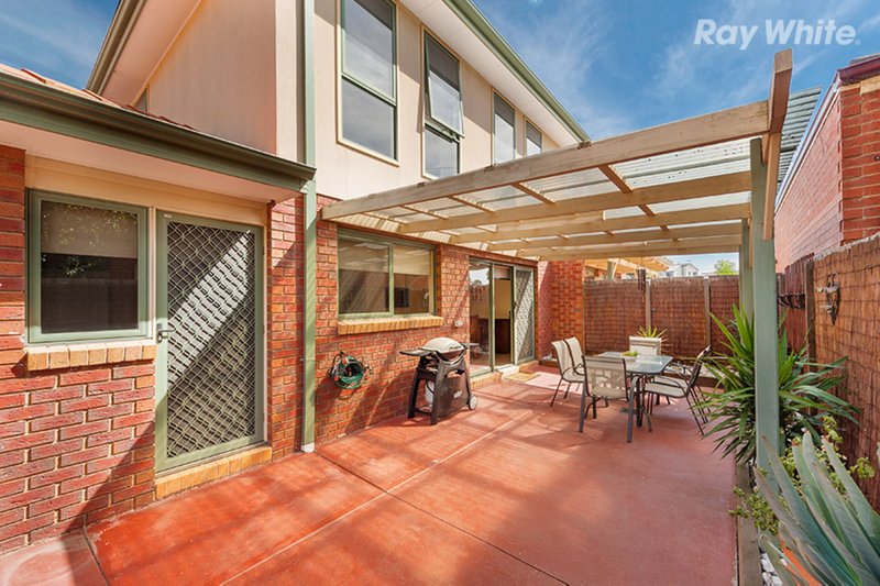 Photo - 2/18 Old Plenty Road, South Morang VIC 3752 - Image 11