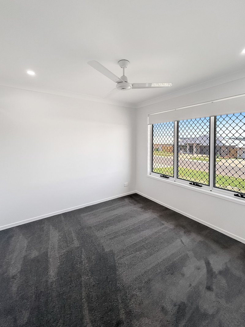 Photo - 2/18 Red Cedar Avenue, Cotswold Hills QLD 4350 - Image 5