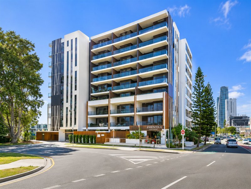Photo - 2/18 Remembrance Drive, Surfers Paradise QLD 4217 - Image 18