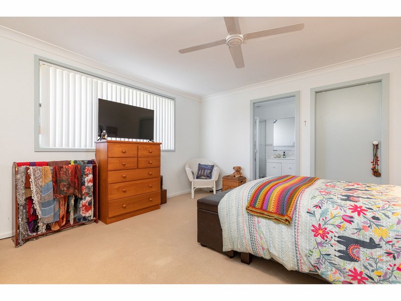 Photo - 2/18 Robur Court, Tuncurry NSW 2428 - Image 8