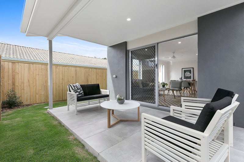 Photo - 2/18 Seaford Street, Wynnum QLD 4178 - Image 4