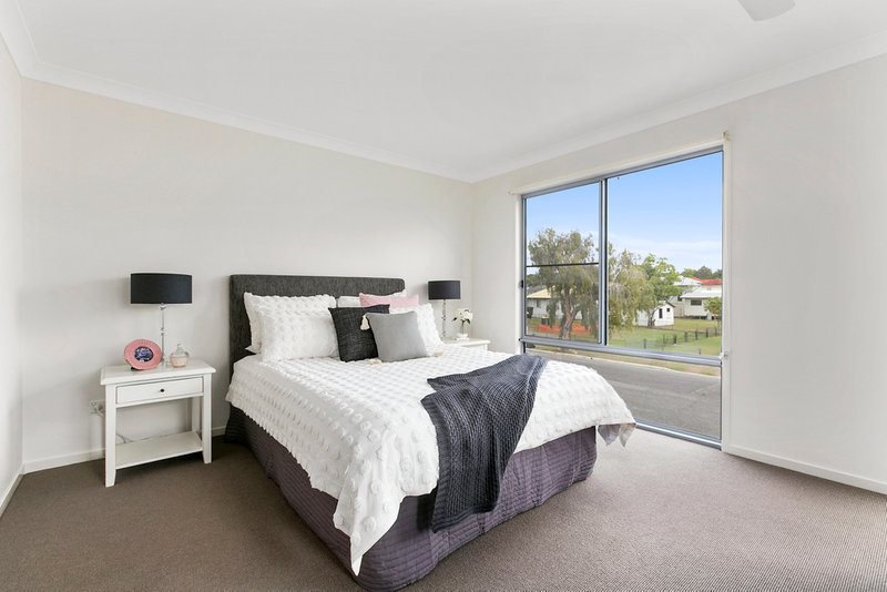 Photo - 2/18 Seaford Street, Wynnum QLD 4178 - Image 7