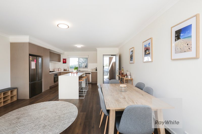 Photo - 2/18 Upway Circuit, Westmeadows VIC 3049 - Image 6