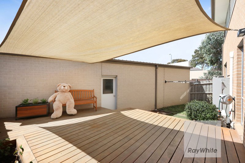 Photo - 2/18 Upway Circuit, Westmeadows VIC 3049 - Image 11