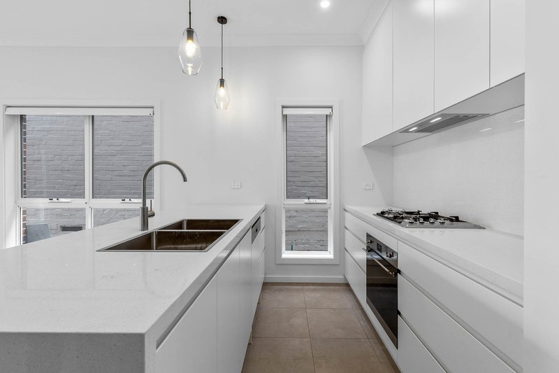 Photo - 2/18 Waverley Crescent, Bondi Junction NSW 2022 - Image 3