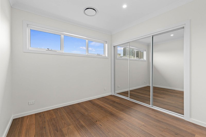 Photo - 2/18 Waverley Crescent, Bondi Junction NSW 2022 - Image 5