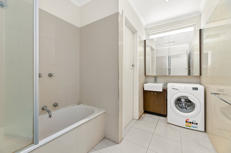 Photo - 2/18 Wordsworth Avenue, Clayton South VIC 3169 - Image 6