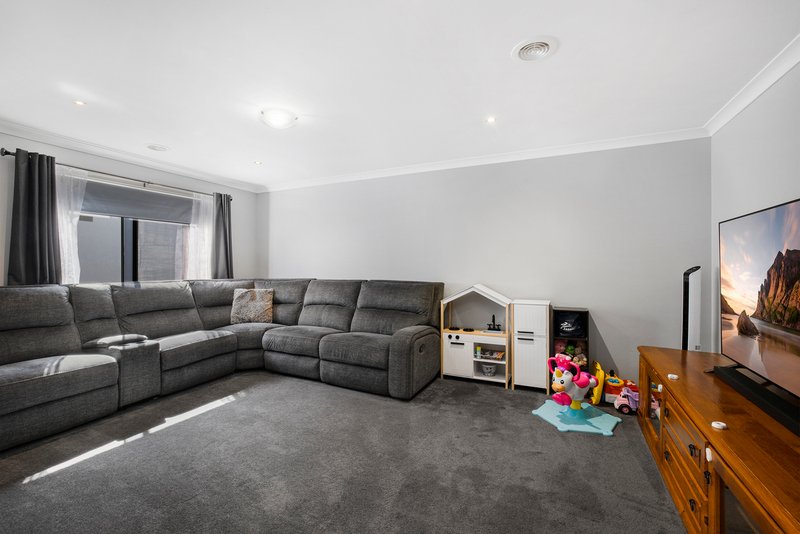 Photo - 2/180 Henry Road, Pakenham VIC 3810 - Image 3