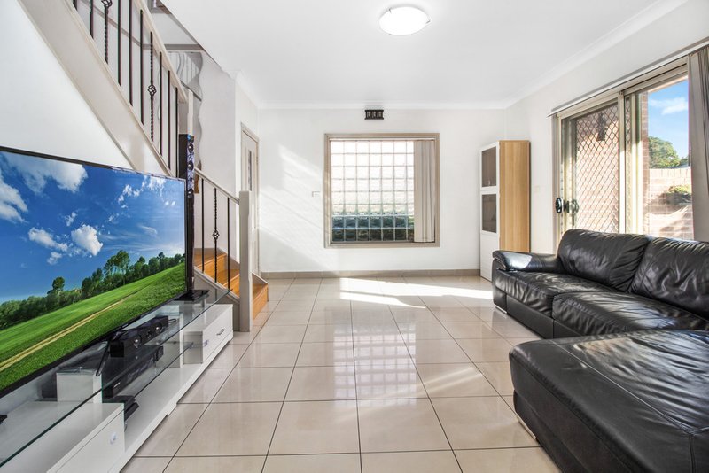 Photo - 2/180 Newbridge Road, Moorebank NSW 2170 - Image 2