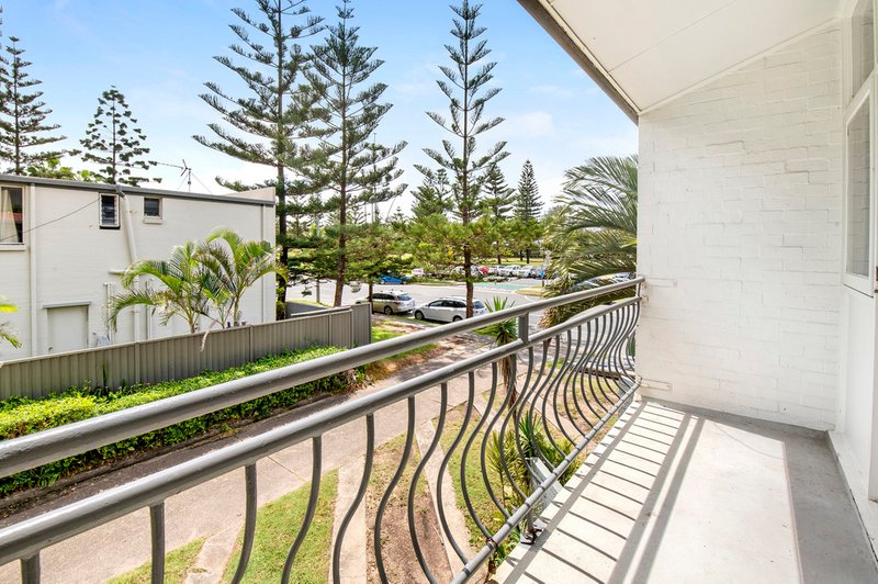 Photo - 2/183 Old Burleigh Road, Broadbeach QLD 4218 - Image 10