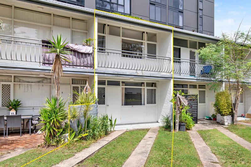 Photo - 2/183 Old Burleigh Road, Broadbeach QLD 4218 - Image 13