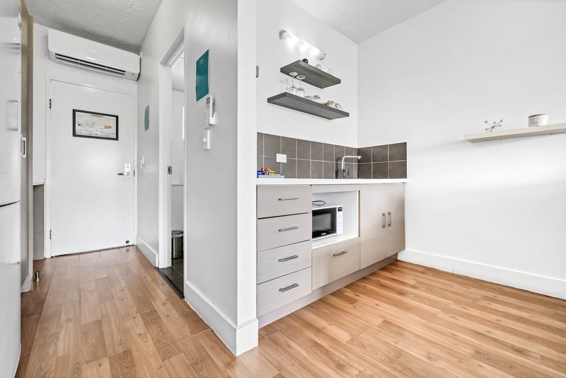 Photo - 218/34-38 Vin E Jones Memorial Drive, Rosslyn QLD 4703 - Image 3