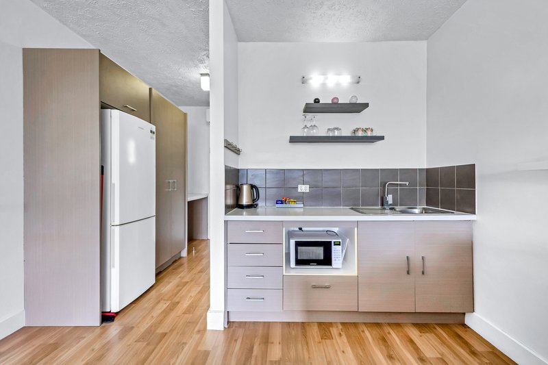 Photo - 218/34-38 Vin E Jones Memorial Drive, Rosslyn QLD 4703 - Image 4