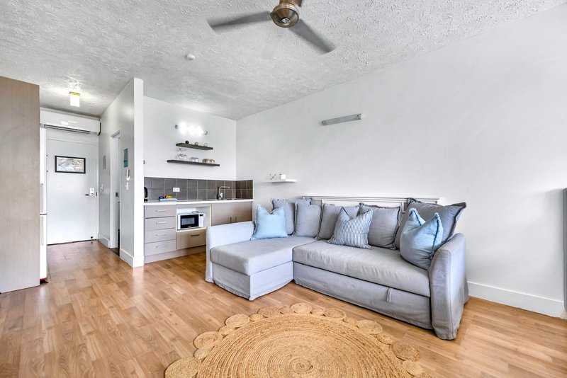 Photo - 218/34-38 Vin E Jones Memorial Drive, Rosslyn QLD 4703 - Image 9