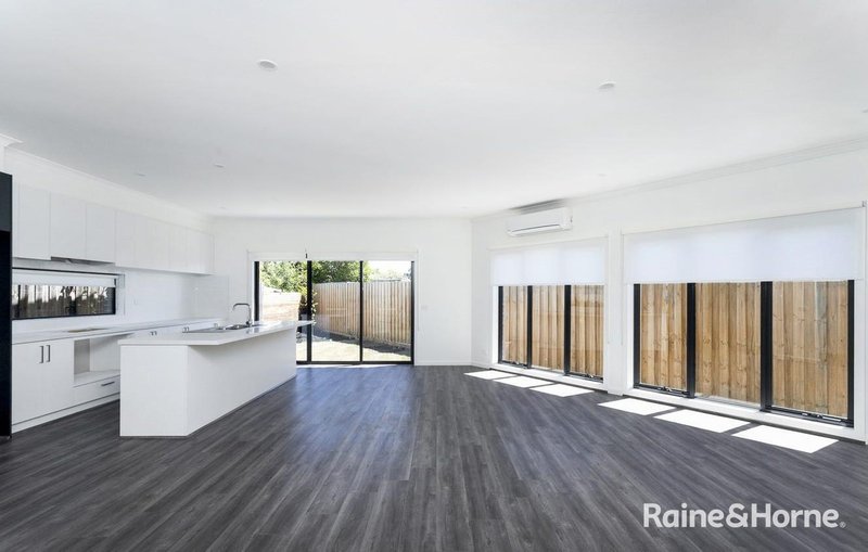 Photo - 2/183b Purinuan Road, Reservoir VIC 3073 - Image 3