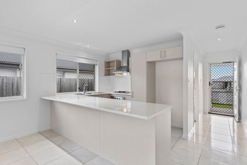 Photo - 2/184 Graham Road, Morayfield QLD 4506 - Image 3