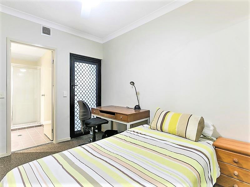 Photo - 2/1848 Logan Road, Upper Mount Gravatt QLD 4122 - Image 4