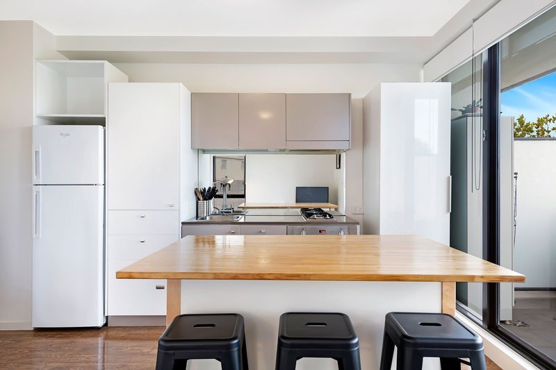 Photo - 218/80 Ormond Street, Kensington VIC 3031 - Image 5
