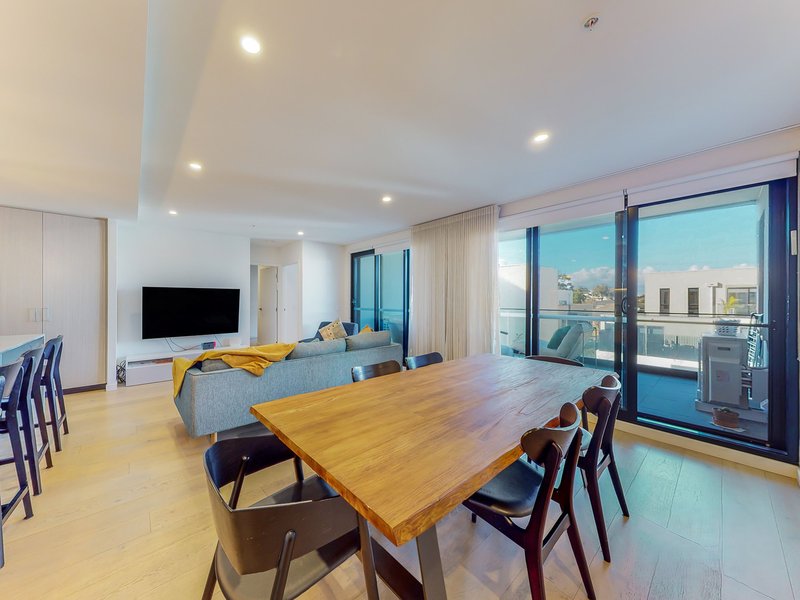 Photo - 218/801 Centre Road, Bentleigh East VIC 3165 - Image 3