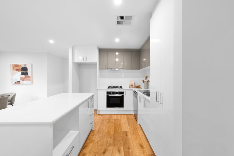 Photo - 2/189 Heysen Boulevard, Mount Barker SA 5251 - Image 3