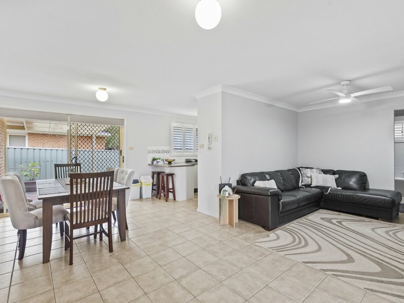 Photo - 2/19-21 Bomaderry Crescent, Glenning Valley NSW 2261 - Image 3