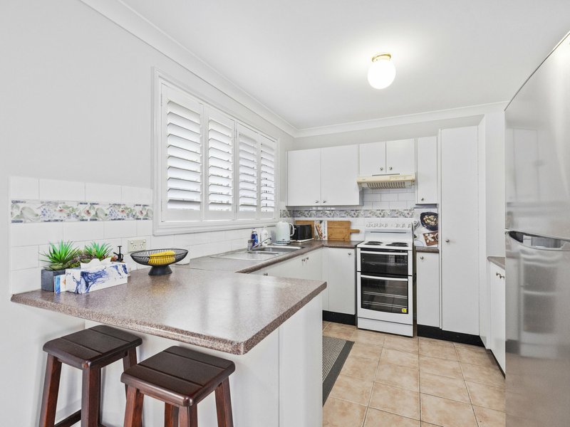 Photo - 2/19-21 Bomaderry Crescent, Glenning Valley NSW 2261 - Image 4