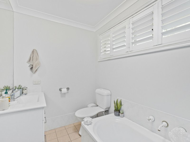 Photo - 2/19-21 Bomaderry Crescent, Glenning Valley NSW 2261 - Image 6