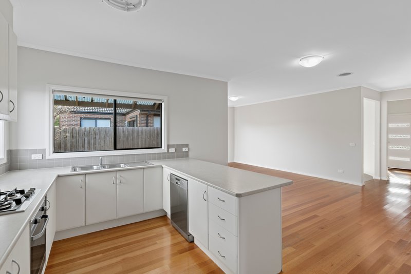 Photo - 2/19-21 Watson Avenue, Belmont VIC 3216 - Image 5