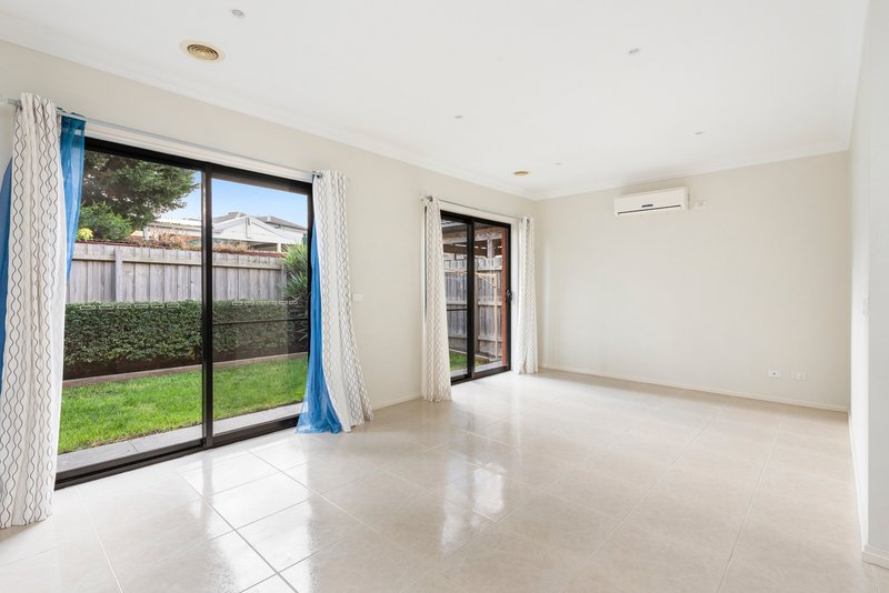 Photo - 2/19 Alfred Grove, Oakleigh East VIC 3166 - Image 2