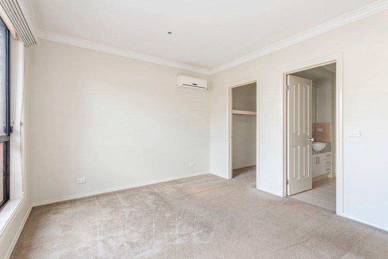 Photo - 2/19 Alfred Grove, Oakleigh East VIC 3166 - Image 4